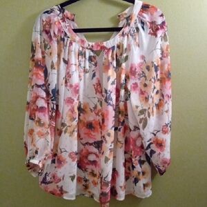 Womans 1X Vince Camuto Cream Flutter Sleeve Blouse with Ruffled Lightweight